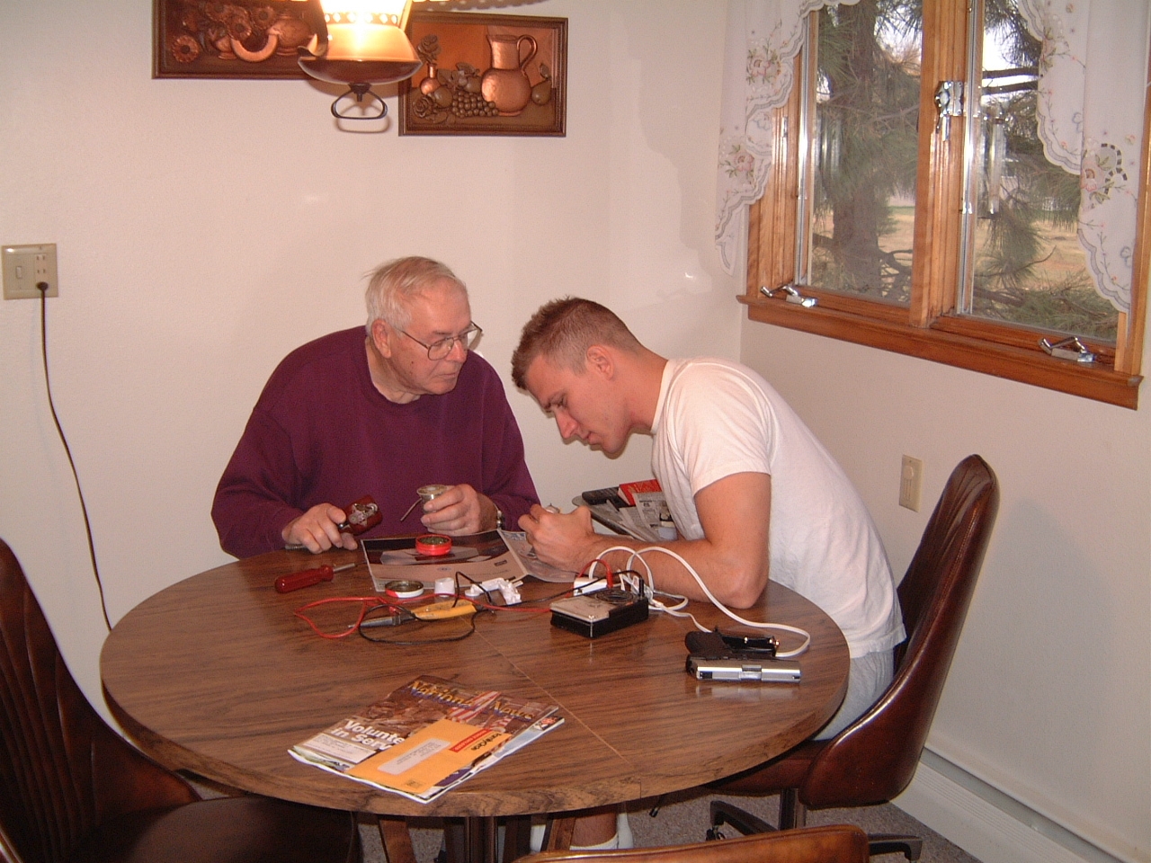 2000-10-23-34-fixing-hairdryer.JPG